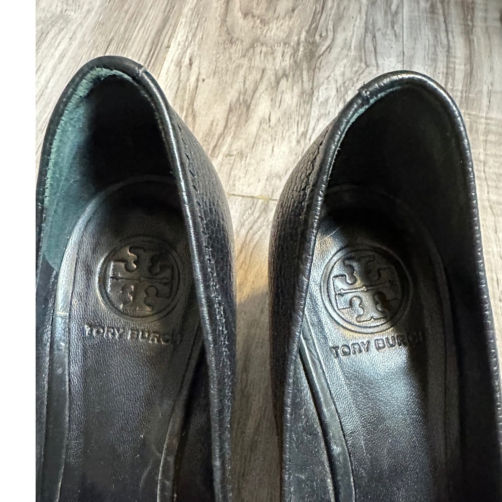 Tory Burch Sally Black Pebbled Leather Peep Toe Wedge Heels Logo Size 8.5 - Picture 5 of 10